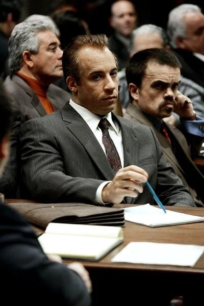 W opartym na autentycznych wydarzeniach sądowym dramacie Sidneya Lumeta "Uznajcie mnie za winnego" (2003) Vin Diesel zagrał postać gangstera Giacomo DiNorscio, który rezygnuje z adwokata i postanawia samodzielnie bronić się przed wymiarem sprawiedliwości.