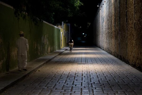 Emilio Echevarría w scenie z filmu "Rzecz o mych smutnych dziwkach"