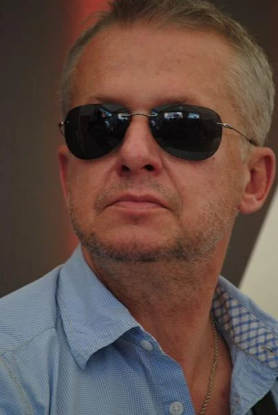 - Telewizja zaczęła robić seriale psychologiczne a kino poszło  w stronę widowni dla dzieci. Paradoksalnie tu właśnie znaleźliśmy swoją szansę. Dlaczego paradoksalnie? Ponieważ telewizja cały czas pilnuje moralności, podczas gdy w kinie można już swobodnie przeklinać - zauważył Linda.