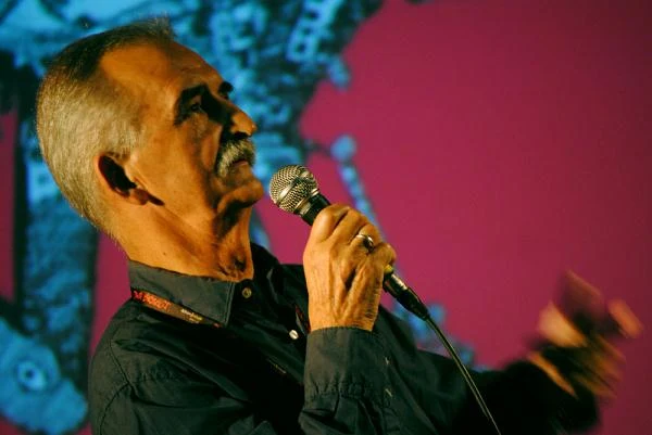 Zanim Koterski spotkał się z widzami, festiwalowa publiczność mogła obejrzeć trzy krótkie dokumenty artysty z początków jego kariery. Dwa z nich - "Ech" oraz "Przyczyny narkomanii" to realizacje Wytwórni Filmów Oświatowych, trzeci film "V Międzynarodowy Festiwal Teatrów Studenckich" jest dokumentalną impresją z tytułowej imprezy.