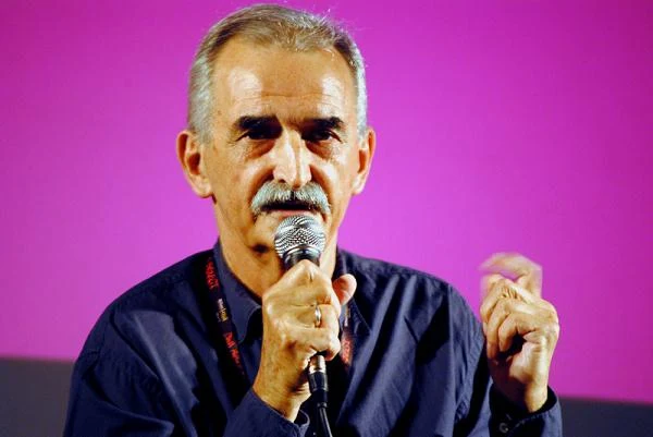 Podczas spotkania Koterski podkreślił, że najważniejszy w jego twórczości jest szacunek dla widza. Wyczula na to także swoich aktorów. - Jedną z podstawowych zasad w mojej pracy z aktorem jest to, że musi on grać traktując widza na co najmniej takim poziomie jak siebie samego. Wierzę wtedy w 100 procentach, że widz to doceni oraz zrewanżuje się uwagą i uznaniem - powiedział Koterski dodając, że stara się też "zawsze bronić swoich postaci, jakkolwiek złe by ona nie były".