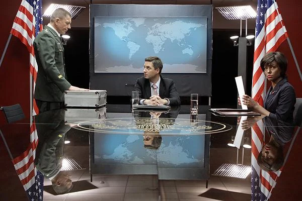 Kadr z filmu "Komisarz Blond i Oko Sprawiedliwości"