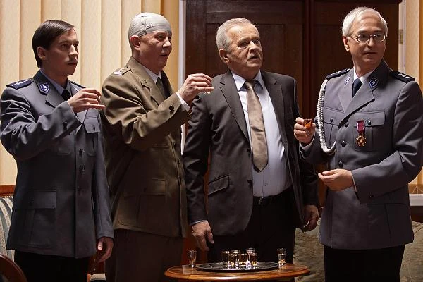 Kadr z filmu "Komisarz Blond i Oko Sprawiedliwości"