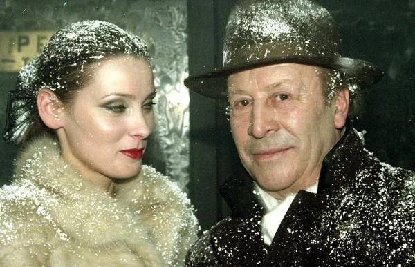 "Bal na dworcu w Koluszkach" (1989) - punktem wyjścia fabuły jest autentyczna "zima stulecia" z przełomu lat 1978 i 1979. Wówczas to ciężkie warunki atmosferyczne unieruchomiły pociągi na wszystkich polskich dworcach. Pasażerowie musieli spędzać sylwestra tam, gdzie utknął ich skład. Filip Bajon umieścił akcję swego filmu w Koluszkach - komunikacyjnym sercu Polski, w miejscu, gdzie krzyżują się szlaki z południa na północ i ze wschodu na zachód. Tu właśnie wola scenarzysty kazała zgromadzić się reprezentatywnym przedstawicielom polskiego społeczeństwa. Tu, w dworcowej poczekalni, urządzili prowizoryczny bal sylwestrowy. Wśród jego uczestników są dziennikarz, aktor, działacz partyjny, sędzia, reżyser, ambasador... Galeria postaci niczym z "Wesela" Stanisława Wyspiańskiego.