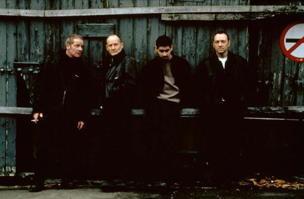 W tym samym roku aktor zagrał też w kryminale "Przyzwoity przestępca". Szajkę kryminalistów tworzyli oprócz niego Kevin Spacey, Peter Mullan i David Hayman.