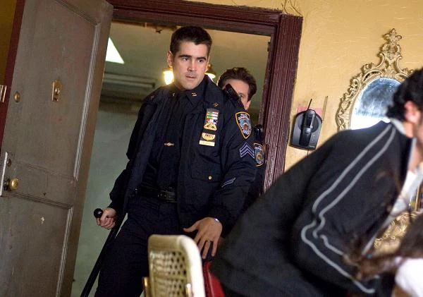 Jako skorumpowany policjant w dramacie kryminalnym "W cieniu chwały" (2008) Gavina O'Connora.