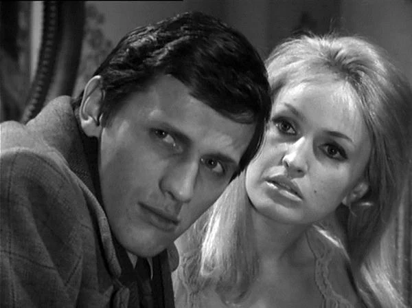 ... "Kolumbów" (1970), adaptacji powieści Romana Bratnego "Kolumbowie - rocznik 20", opowiadającej o polskim ruchu oporu przeciw hitlerowskim okupantom - o młodzieży lat wojny, jej codziennym życiu i walce...