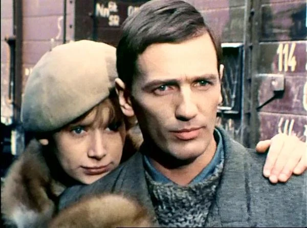 ... oraz "Polskich dróg" (1976), szerokiej panoramy polskiego społeczeństwa w latach 1939-1943.