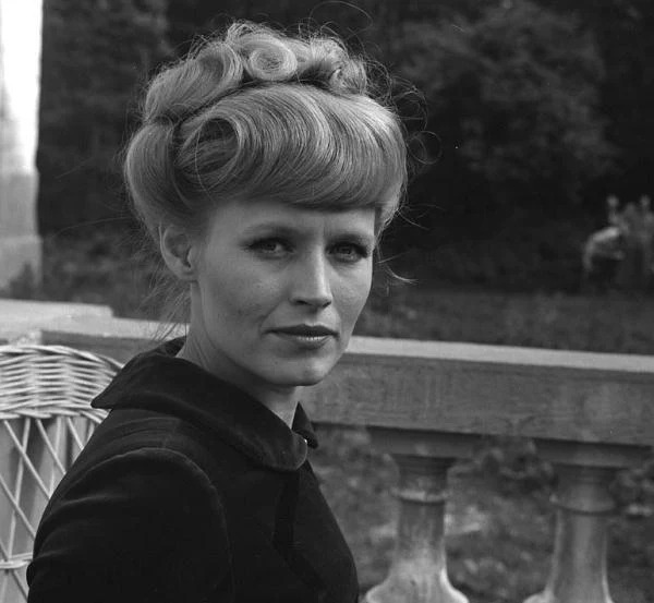 Kolejnym filmem Bielskiej były "Grzechy dzieciństwa" (1980) - adaptacja noweli Bolesława Prusa w reżyserii Krzysztofa Nowaka. Aktorka zagrała postać młodo owdowiałej hrabiny muszącej poradzić sobie z wychowaniem 12-letniego pasierba.