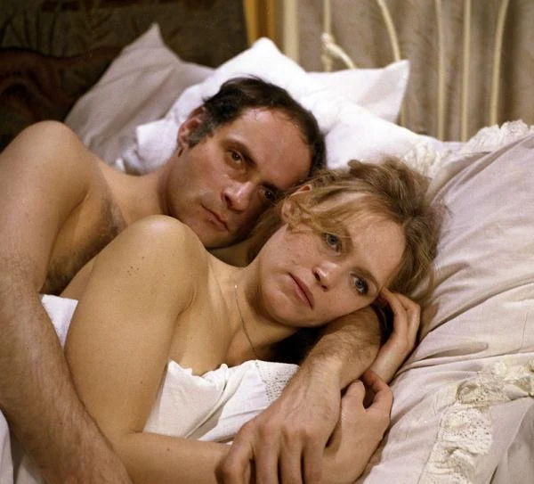 Szczyt jej kariery filmowej obejmował pierwszą połowę lat 80.  XX wieku, kiedy - biorąc pod uwagę jej urodę, aparycję i talent aktorski - obsadzano ją w głównych rolach. Na zdjęciu - w "Oknie" (1981) Wojciecha Wójcika, gdzie wcieliła się w  postać... "inżyniera budowlanego", uwikłanego w romans z "obiecującym literatem" (Tadeusz Huk).