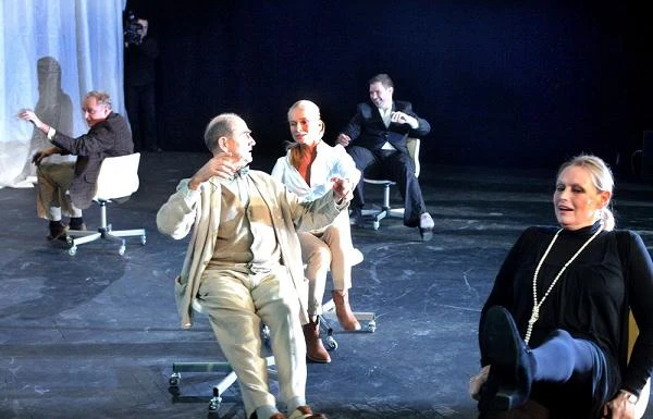 Na scenie Starego Teatru Bielska stworzyła wiele z niezapomnianych ról - na zdjęciu w "Dziennikach" Gombrowicza w reżyserii Mikołaja Grabowskiego - fot. Jacek Domiński