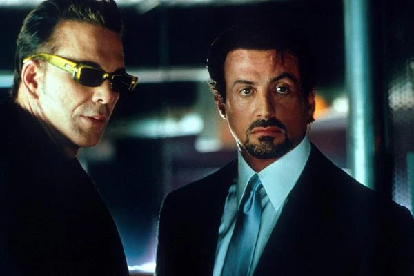 Cyrus Paice w "Dorwać Cartera" (2000, z odtwarzajacym tytułową rolę Sylvestrem Stallone)