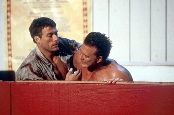 Stavros w "Ryzykantach" (1997, walczy z Jean Claude'em Van-Dammem)