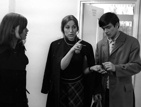 Jedna z najwybitniejszych polskich aktorek Teresa Budzisz-Krzyżanowska, kończy w poniedziałek, 17 września, 70 lat. Najwybitniejsze role stworzyła na scenicznych deskach. "W teatrze aktor może się przynajmniej bronić. W filmie wszystko jest w rękach reżysera" - tłumaczy swą niechęć do X muzy.<br>Aktorskim debiutem Teresy Budzisz-Krzyżanowskiej był epizod w filmie "Seksolatki" (1971) Zygmunta Hübnera, w którym wcieliła się w postać kierowniczki domu wczasowego.