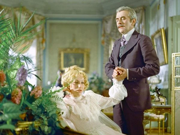 W telewizyjnej wersji "Ziemi obiecanej" Andrzeja Wajdy (1975) aktorka zagrała żonę Trawińskiego (Andrzej Łapicki).