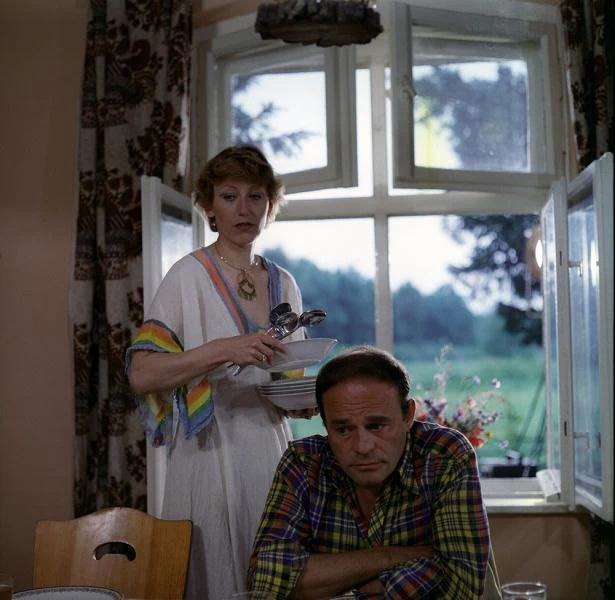 W "Okolicach spokojnego morza" (1981) Teresa Budzisz-Krzyżanowska partnerowała Romanowi Wilhelmiemu.