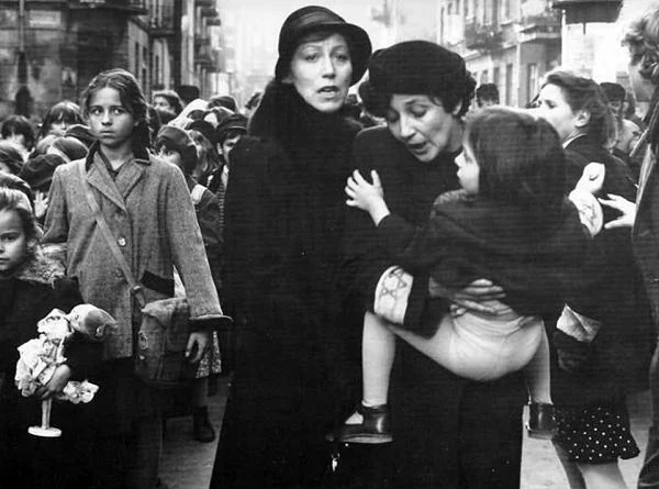 W "Korczaku" (1990) Andrzeja Wajdy zagrała Marię Falską,  przyjaciółkę tytułowego bohatera.