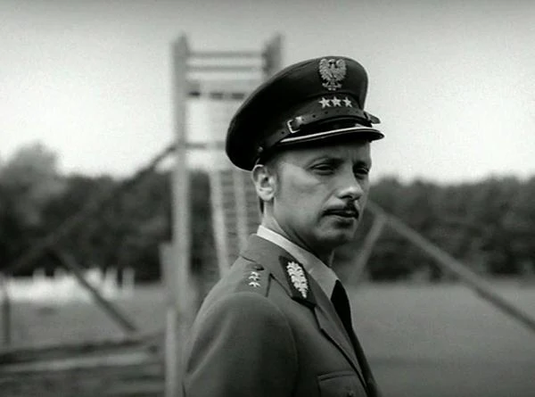 Aktor stworzył także pamiętną kreację w 7-odcinkowym serialu dla dzieci "Przygody psa Cywila".