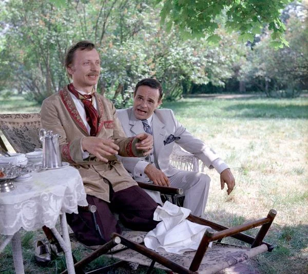 Zagrał także hrabiego Ponimirskiego w "Karierze Nikodema Dyzmy" (1980).