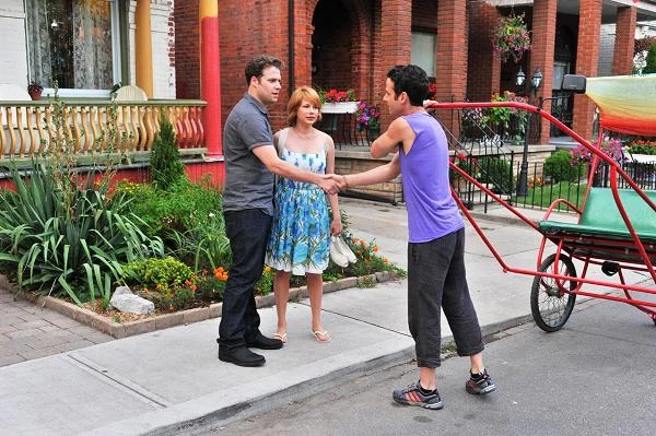 Seth Rogen, Michelle Williams i Luke Kirby w scenie z filmu "Take This Waltz"