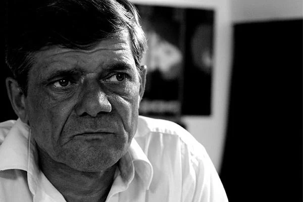W "Prostej historii o miłości" (2010) Arkadiusza Jakubika wcielił się w dyżurnego planu. W "Prostej historii o miłości" (2010) Arkadiusza Jakubika wcielił się w dyżurnego planu.