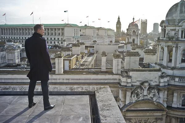 Daniel Craig w scenie z filmu "Skyfall"