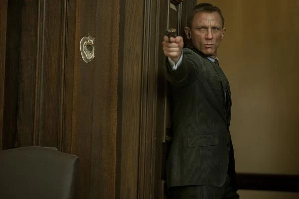 Daniel Craig w scenie z filmu "Skyfall"