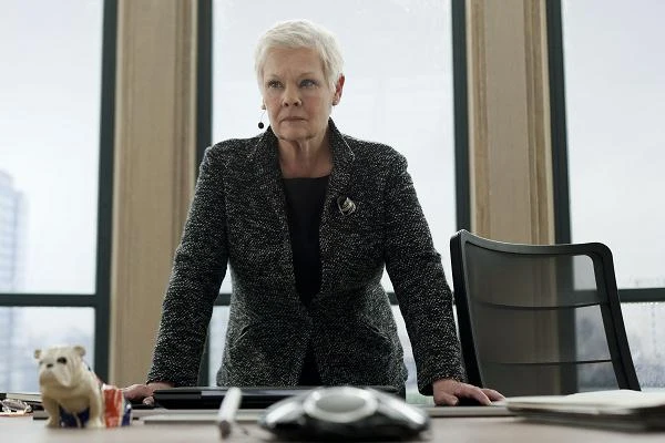 Judi Dench w scenie z filmu "Skyfall"
