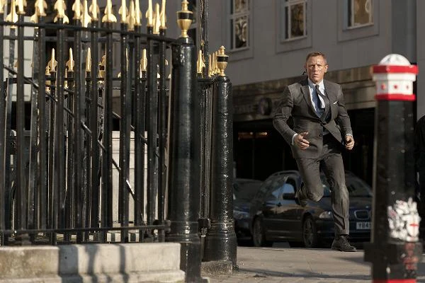 Daniel Craig w scenie z filmu "Skyfall"