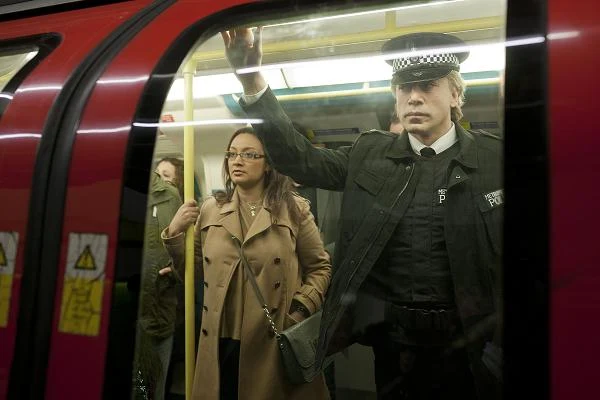 Javier Bardem w scenie z filmu "Skyfall"