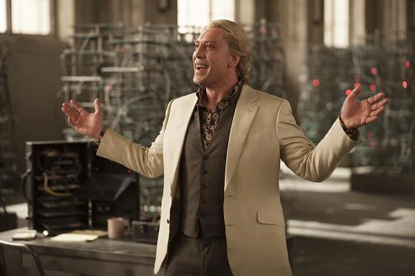 Javier Bardem w scenie z filmu "Skyfall"