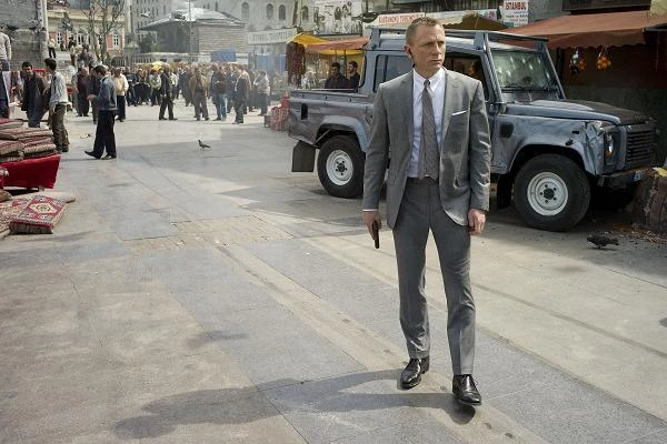 Daniel Craig w scenie z filmu "Skyfall"