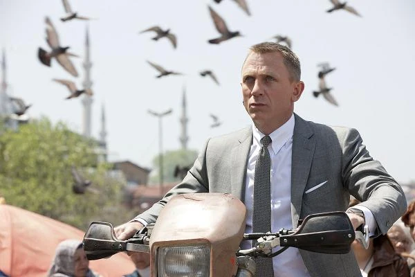 Daniel Craig w scenie z filmu "Skyfall"