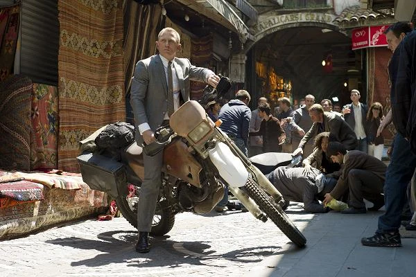 Daniel Craig w scenie z filmu "Skyfall"