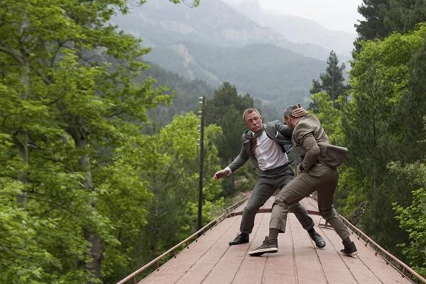 Daniel Craig w scenie z filmu "Skyfall"