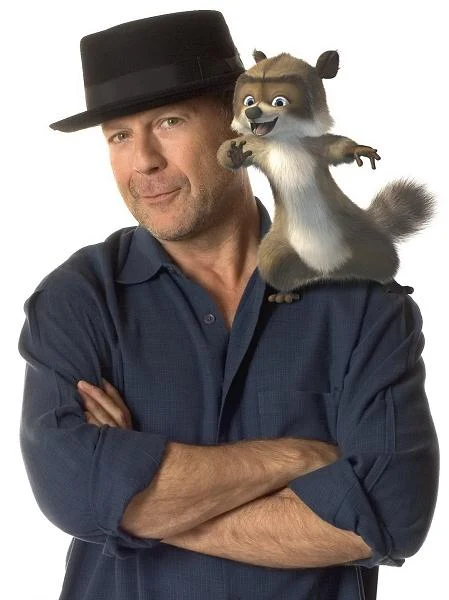 W 2006 roku aktor użyczył głosu DJ-owi, głownemu bohaterowi animacji "Skok przez płot".