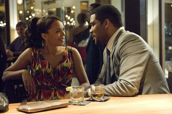 Carmen Ejogo i Tyler Perry w scenie z filmu "Alex Cross"