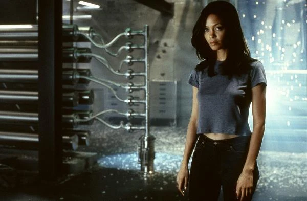 Mimo że obchodząca 40. urodziny brytyjska aktorka Thandie Newton sławę zdobyła dzięki superprodukcji "Mission: Impossible 2", gdzie towarzyszyła Tomowi Cruise'owi, nie zobaczyliśmy jej już w kolejnych częściach serii. "Jako aktorka zawsze próbuję grać tak wiele różnych ról, jak to tylko możliwe" - przyznaje bowiem Newton.  "Szczerze mówiąc, generalnie opisałabym moją karierę jako troszkę schizofreniczną, ponieważ nigdy nie zdarza mi się robić tego samego dwa razy".