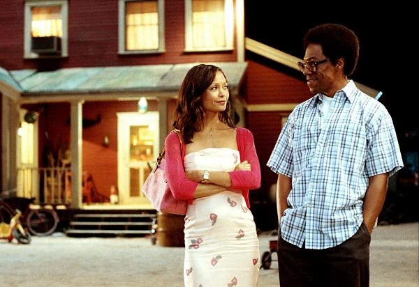 Mimo że nie jest postrzegana jako aktorka komediowa, pokonała konkurencję w walcę o rolę Kate - dziewczyny tytułowego bohatera filmu "Norbit" (2008) z Eddiem Murphym. "Chcieliśmy, żeby była to właśnie Thandie, jest bowiem uroczą kobietą i świetną aktorką" - tłumaczył Eddie Murphy. "A my potrzebowaliśmy kogoś, komu uwierzymy, że naprawdę może kochać Norbita".