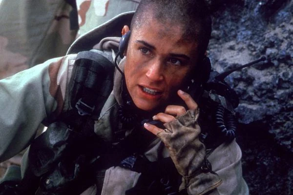 Za rolę kapitan Jordan O'Neil w "G.I. Jane" (1997) Ridleya Scotta otrzymała 12,5 mln dolarów, co było wówczas rekordową gażą w wypadku aktorek.