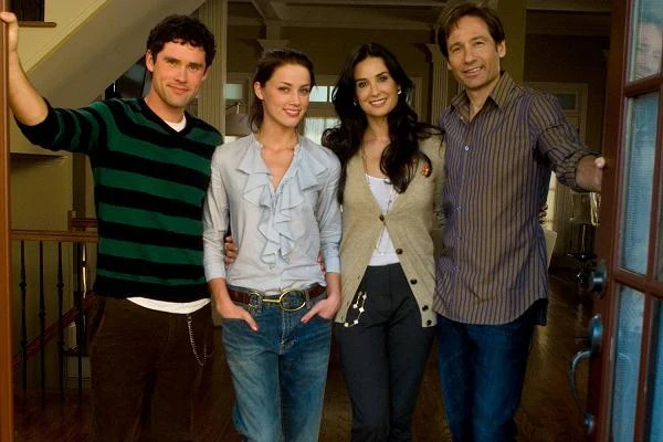 Jako członek tytułowej rodziny "Niedościgłych Jonesonów" (2009) w komedii Derricka Borte (w jej męża wcielał się David Duchovny, a dzieci grali Amber Heard i Ben Hollingsworth).