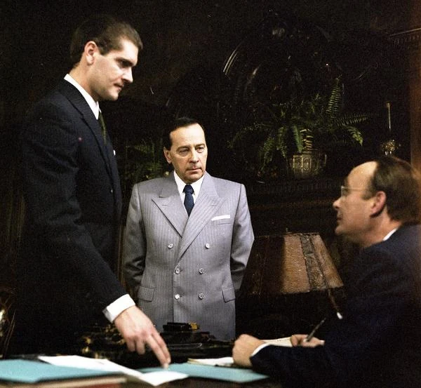 W latach 80. z powodu choroby serca ograniczył swój udział w filmach. Wystąpił w "Lecie leśnych ludzi" oraz "Mistrzu i Małgorzacie". Serial "Gdańsk '39" (na zdjęciu) z 1989 roku był ostatnim filmem z jego udziałem. Aktor zmarł 30 stycznia 2001 w Warszawie.