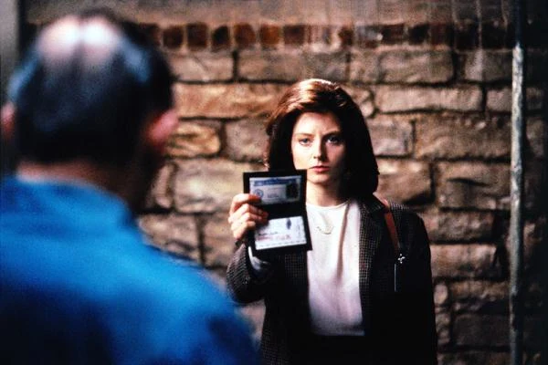 W produkcji Jonathana Demme'a "Milczenie owiec" (1991) Jodie wcieliła się w agentkę FBI, Clarice Starling, która usiłuje uzyskać od osadzonego w więzieniu psychopatycznego geniusza, Hannibala Lectera (Anthony Hopkins), pomoc w znalezieniu i aresztowaniu innego seryjnego mordercy.