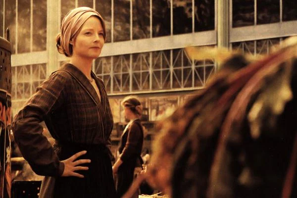 Jako Elodie Gordes w "Bardzo długich zaręczynach" (2004) Jean-Pierre'a Jeuneta, w których w główną rolę wcielała się Audrey Tautou.