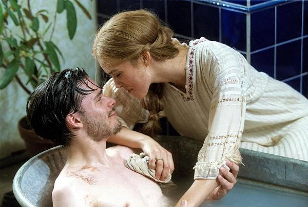 W mini-serii "Doktor Żywago" (2002), adaptacji słynnej powieści Borysa Pasternaka, wcieliła się w rolę Lary.