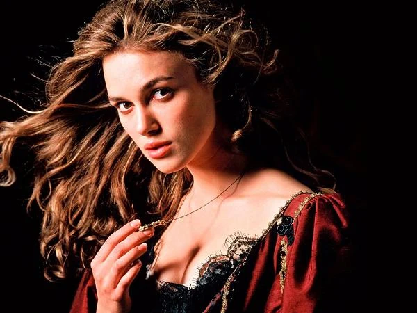 W zrealizowanym przez Gore'a Verbinskiego, pod opieką producencką Jerry'ego Bruckheimera obrazie "Piraci z Karaibów: Klątwa Czarnej Perły" (2003). Film stał się ogromnym przebojem i doczekał się, jak dotąd, trzech kontynuacji - Keira zagrała w dwóch, o podtytułach: