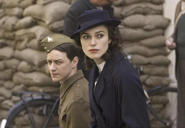 W "Pokucie" (2007) po raz drugi spotkała się na planie z Joe Wrightem. Za rolę Cecilii Tallis nominowano ją do Złotego Globu (na zdjeciu z Jamesem McAvoy'em).