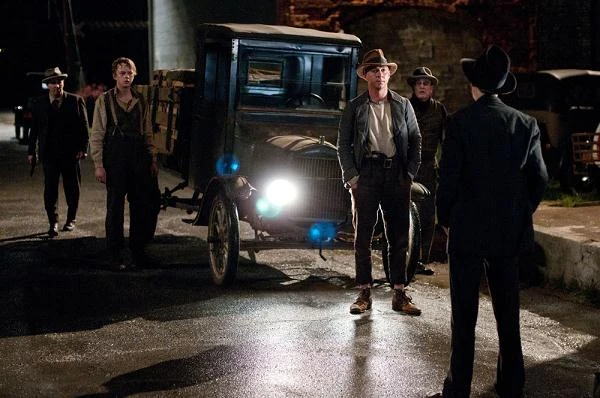  Dane DeHaan i Shia LaBeouf w scenie z filmu "Gangster"