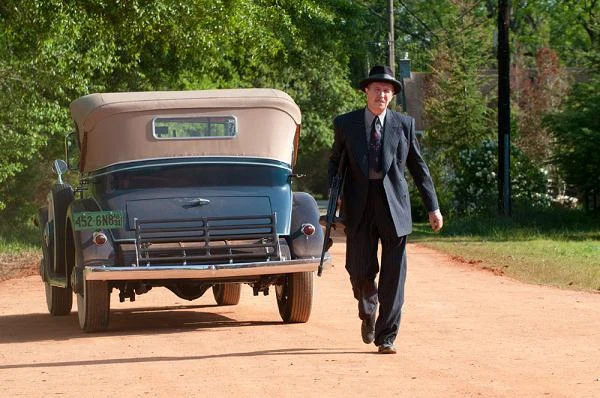 Gary Oldman w scenie z filmu "Gangster"