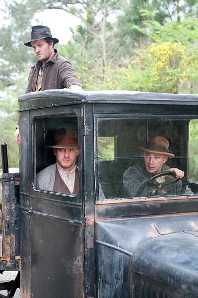Jason Clarke, Tom Hardy i Shia LaBeouf w scenie z filmu "Gangster"